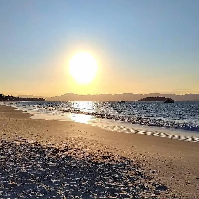 Amplo Apto A 20 Metros Do Mar. Florianópolis